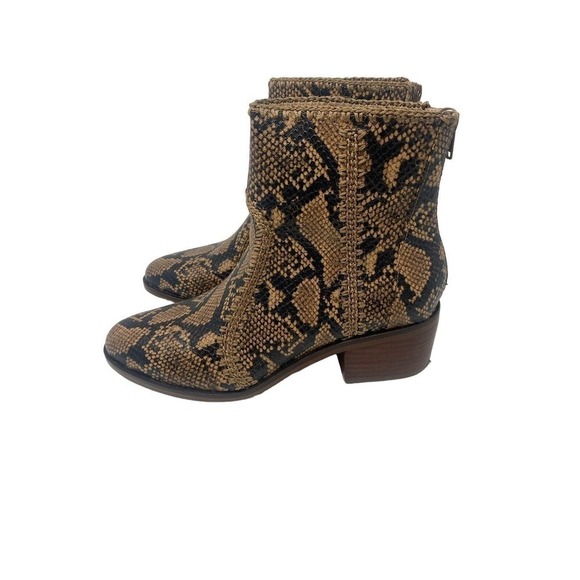CHELSEA & VIOLET Women’s Snake Print Lucy Boots Size 8M - Picture 2 of 6